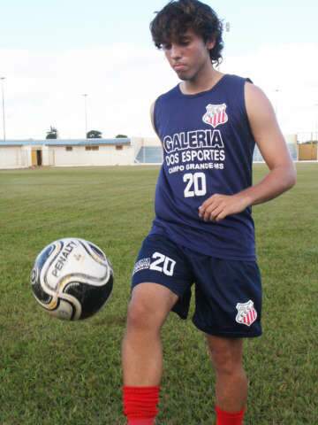 Comercial recebe refor&ccedil;o do artilheiro da s&eacute;rie B e de rec&eacute;m-chegado da Pol&ocirc;nia