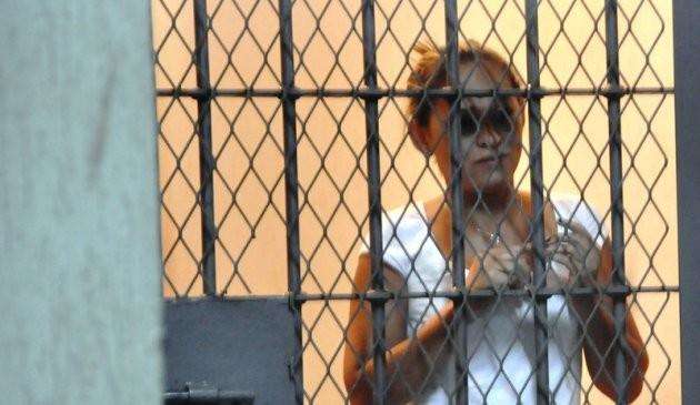 Mulher &eacute; presa suspeita de mandar matar marido por R$ 10 mil