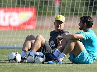 Técnico Mano Menezes e Alexandre Pato; atacante deve ser novidade na equipe titular. (Foto: CBF)