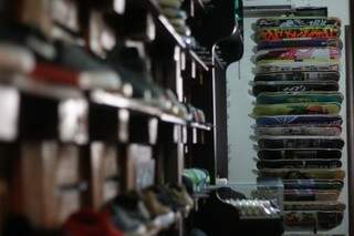 Acessórios, peças e vestuário, a loja integra um pouco de tudo. (Foto: Marcos Ermínio) 