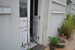 Até portas são originais, um charme desgastado pelo tempo.