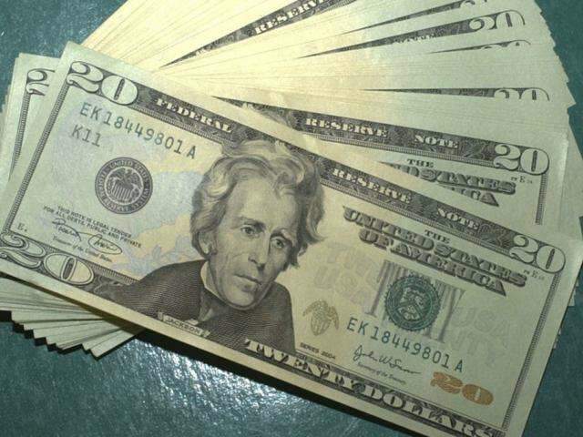 D&oacute;lar tem queda no &uacute;ltimo preg&atilde;o do ano e fecha 2019 com alta de 3,5% 