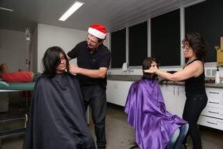 Voluntárias doaram o cabelo para pacientes em tratamento contra o câncer.(Foto: Fernando Antunes)