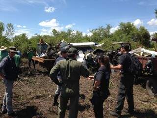 Última perícia nos destroços do avião no local onde caiu, foi realizada ontem (25). (Foto: Divulgação)