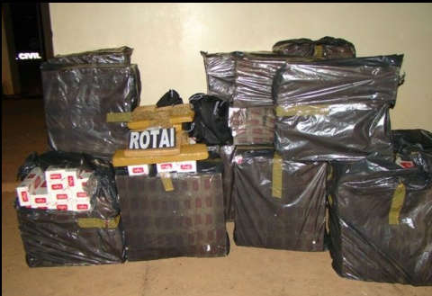  PM aborda jovens com maconha e descobre mais de 14 mil ma&ccedil;os de cigarros