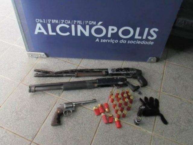 Quarteto &eacute; perseguido e preso pela Policia Militar com armas e muni&ccedil;&otilde;es 