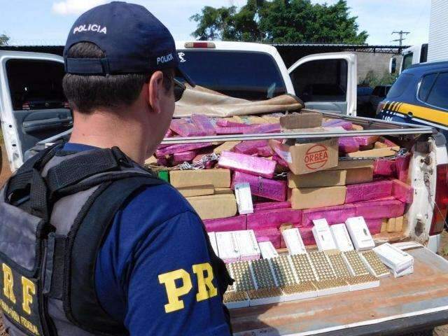 Motorista abandona caminhonete com 1,1 tonelada de maconha e 1 mil muni&ccedil;&otilde;es