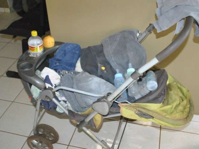 Pais bebem e s&atilde;o presos por abandonar tr&ecirc;s beb&ecirc;s em Dourados