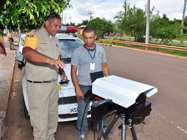  Radar m&oacute;vel come&ccedil;a a multar motoristas em fevereiro