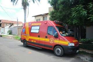 Deputado cai de escada ao pegar goiabas e sofre fratura no p&eacute;