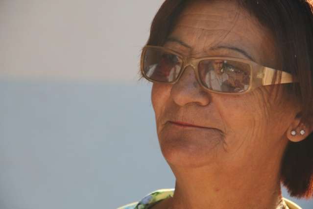 Na porta do pres&iacute;dio, s&atilde;o elas que entregam o presente no Dia das M&atilde;es