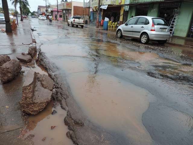 Chuva sem parar h&aacute; mais de 15 horas causa mais estragos no sul de MS