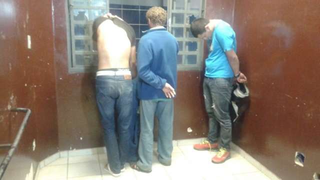 Militar do Ex&eacute;rcito e mais dois homens s&atilde;o presos por desacato e porte de arma