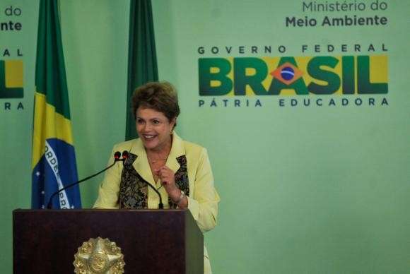 Cortes no Or&ccedil;amento n&atilde;o v&atilde;o paralisar governo, diz Dilma