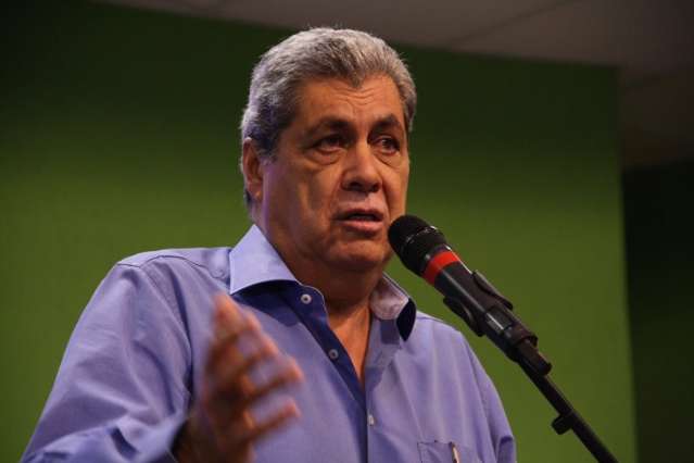 Andr&eacute; cobra conclus&atilde;o de todos os projetos at&eacute; o final do governo