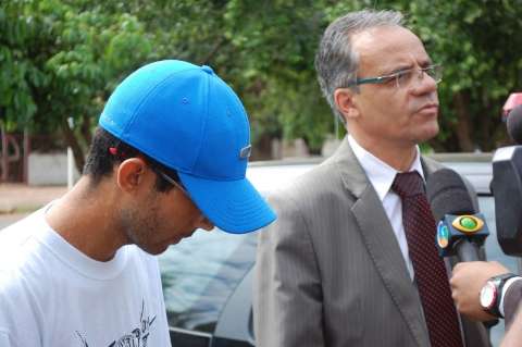 Acusado diz que matou jovem a tiros contra &quot;prov&aacute;vel agress&atilde;o&quot;