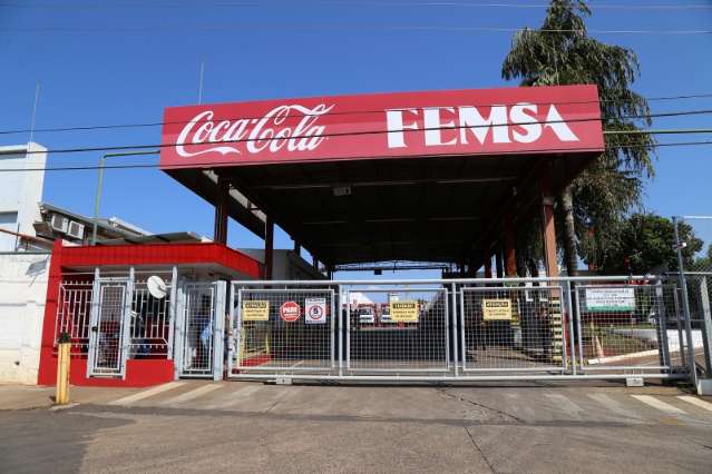 Setor da Coca-Cola onde houve inc&ecirc;ndio continua interditado