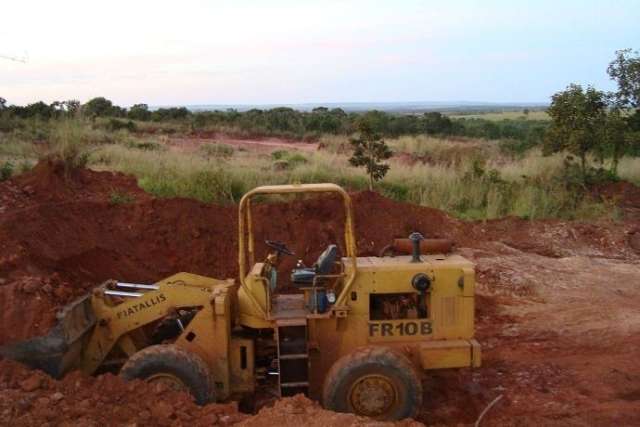 Comerciante &eacute; flagrado ao furtar terra de prefeitura e acaba preso pela pol&iacute;cia