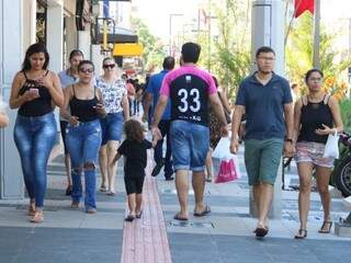 No finzinho do ano, Centro est&aacute; cheio, mas a maioria foi a passeio