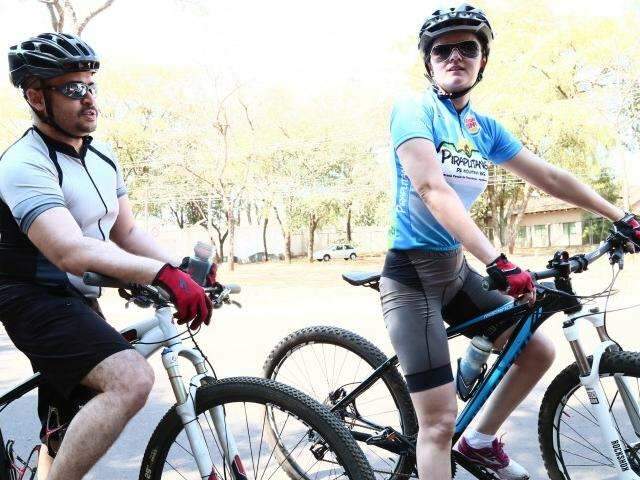 Com lei na gaveta, ciclistas e carros dividem espa&ccedil;o no Parque dos Poderes