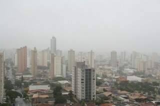 Forte neblina marca a chegada do frio a Campo Grande neste fim de semana (Foto: Marcos Erminio)