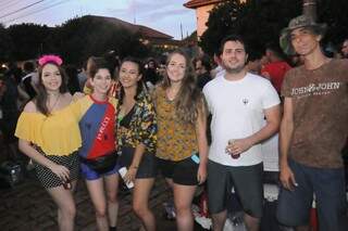 Maitê (no centro) faz parte da galera que acha que Carnaval é mais que funk e axé (Foto: Paulo Francis)