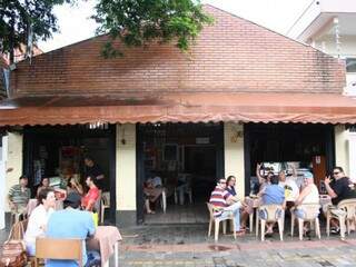 O bar não tem nome e nem fachada e era mais conhecido como Paulão 2 ou Paulão do Luisão.  (Fotos: Marcos Ermínio)