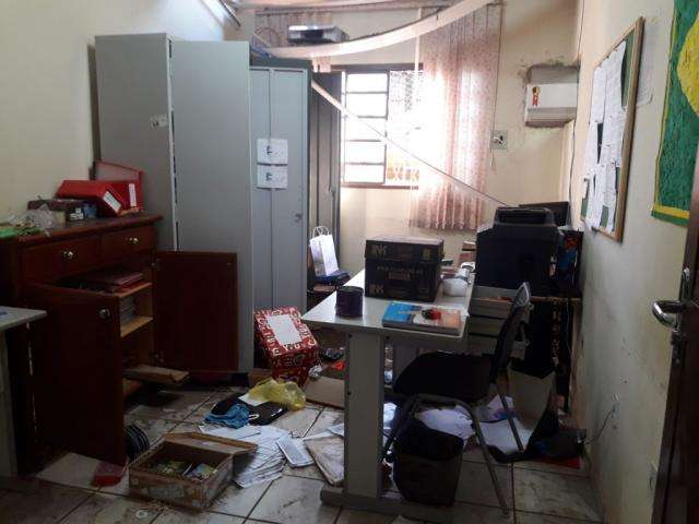 Pela 2&ordf; vez no ano, ladr&otilde;es furtam e vandalizam escola municipal 