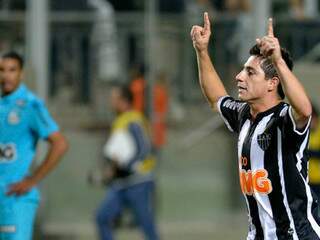 Danilinho, nascido em Ponta Porã, marcou o primeiro gol da vitória atleticana (Foto: Pedro Vilela/Futura Press)