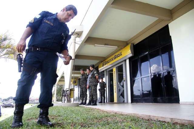 Aud&aacute;cia de bandidos na frente de banco do CMO impressiona Ex&eacute;rcito