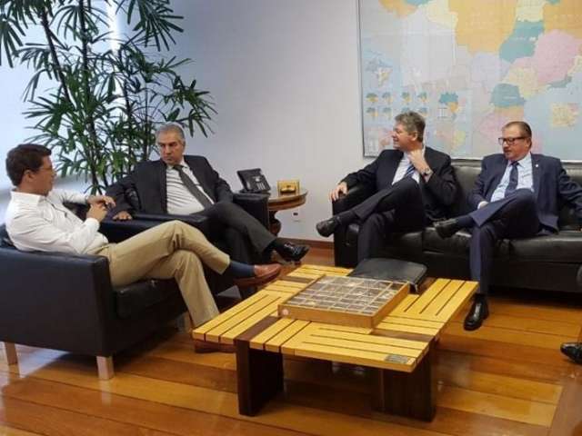 Reinaldo diz que minist&eacute;rio ir&aacute; viabilizar recursos para recuperar Taquari