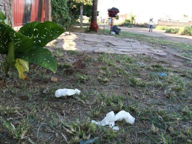 Homem &eacute; morto com 7 tiros em frente de casa no Jardim Los Angeles 