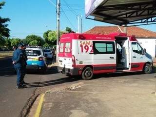 Ambulância foi encontrada abandonada no bairro Interlagos. (Foto: Celso Daniel/ TVC)