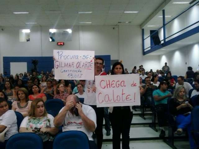 No 16&ordm; dia de greve, professores v&atilde;o &agrave; C&acirc;mara pedir apoio de vereadores 