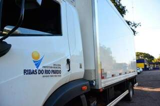 Secretário é flagrado fazendo mudança em caminhão da prefeitura Secretário é flagrado fazendo mudança em caminhão da prefeitura