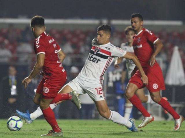 S&atilde;o Paulo vence o Internacional por 2 a 1 e conquista vaga na Libertadores 