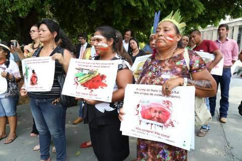 Briga entre índios e deputados sobre boicote a produtos encerra sessão