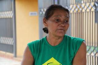 Dona de casa reclama que precisa ir até o bairro vizinho em busca de atendimento (Foto: Marcos Ermínio)