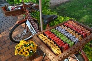 A bicicleta serve como ponto de venda dos doces.(Foto:Adriano Fernandes)