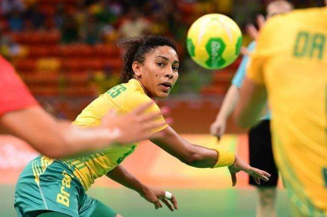 Meninas do Brasil batem favorita Noruega na estreia do handebol ol&iacute;mpico