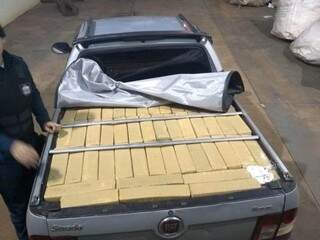 Traficante foge da pol&iacute;cia e abandona Strada com uma tonelada de maconha