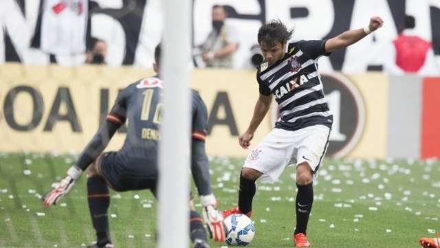 Rivalidade de Corinthians e S&atilde;o Paulo &eacute; a atra&ccedil;&atilde;o do dia no Paulist&atilde;o