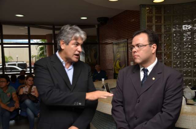 Promotor diz que est&aacute; acostumado com ataques como os de Bernal
