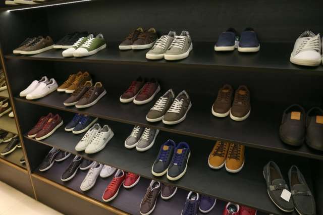 Mens Shoes abre as portas com sapatos multimarcas a preços de outlet