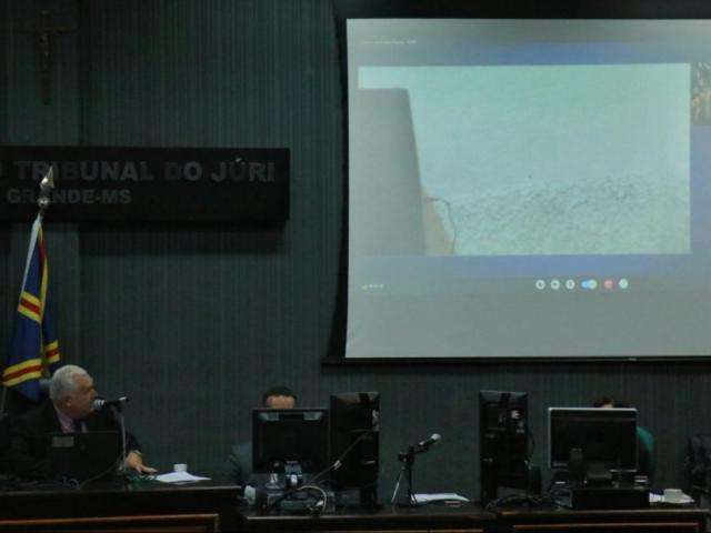 Para acusa&ccedil;&atilde;o, Nando est&aacute; mentindo e muitas vers&otilde;es para crime s&atilde;o provas