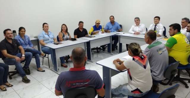 MP firma acordo com empresas para equilibrar pre&ccedil;o dos combust&iacute;veis e g&aacute;s