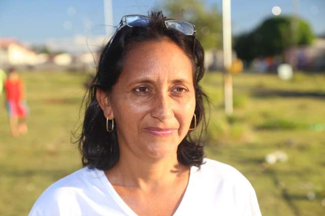 No bairro onde falta tudo, vontade de mudar superou at&eacute; casamento