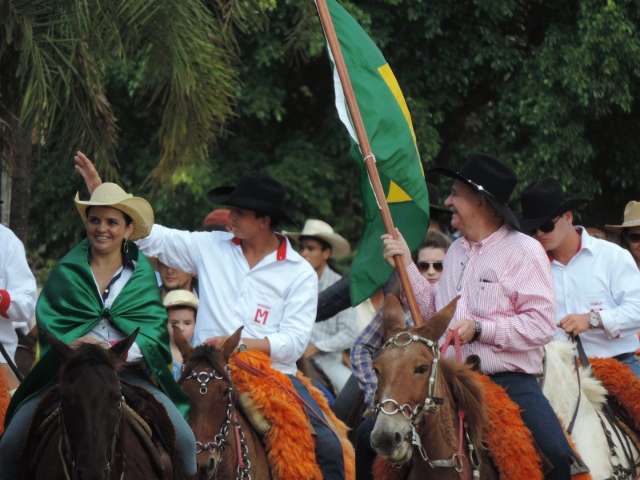 Tradicional cavalgada abre 40&ordm; Exposi&ccedil;&atilde;o de Rio Verde