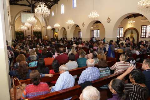 No dia da padroeira de MS, fiéis comemoram 80 anos de devoção