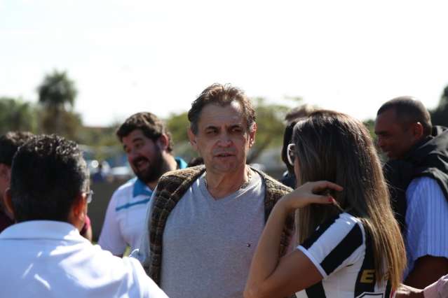Ex-atacante, Coquinho joga na defesa por mudan&ccedil;a no comando do futebol em MS